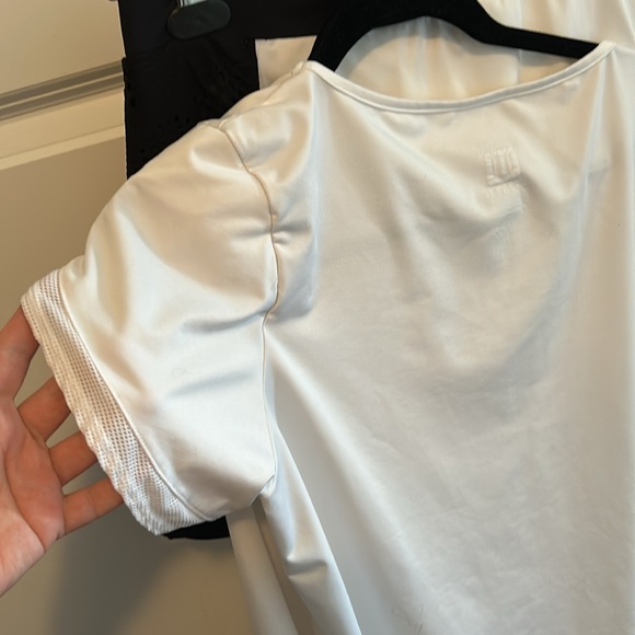 White tennis outfit t-shirt and tennis skirt by Venus Williams - Picture 6 of 10